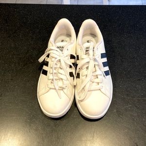 Womens White Adidas Ortholite Float sneakers. Like new